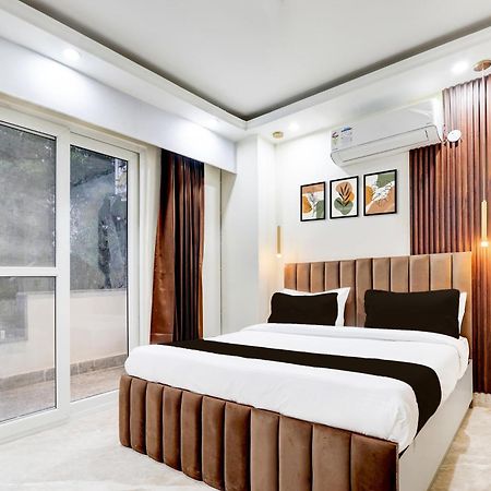 Super Hotel O Sector 43 Гургаон Экстерьер фото