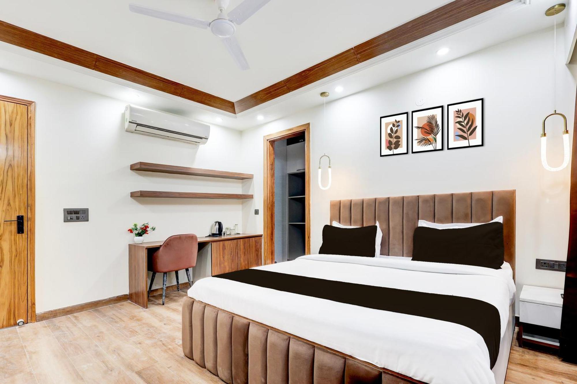 Super Hotel O Sector 43 Гургаон Экстерьер фото