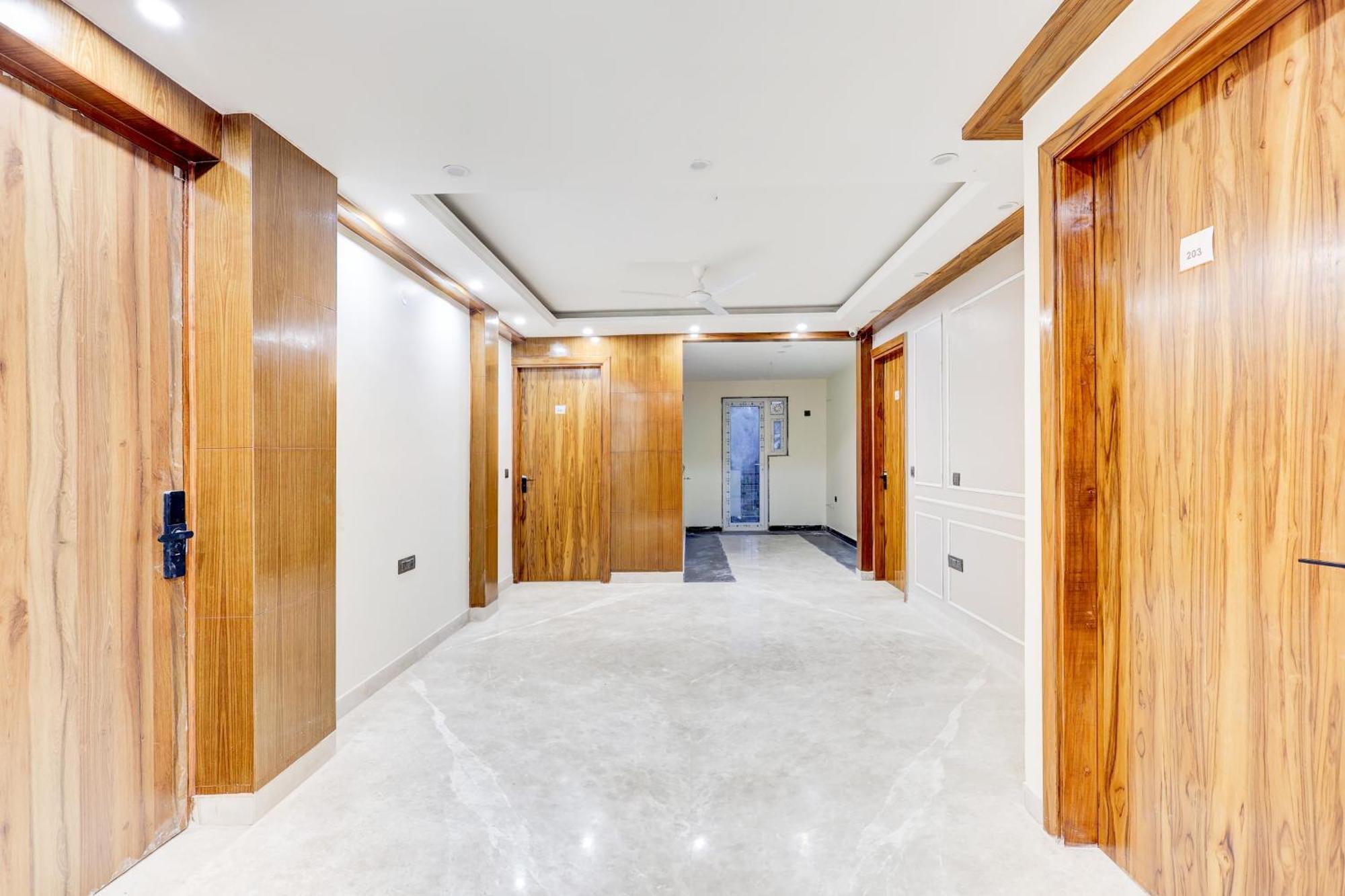 Super Hotel O Sector 43 Гургаон Экстерьер фото