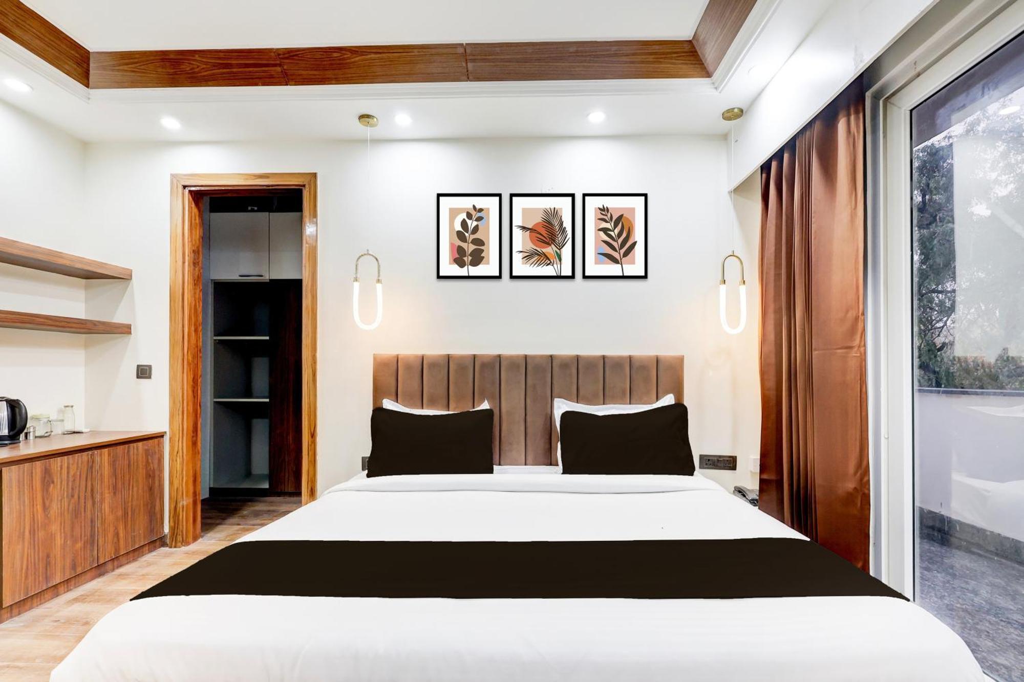 Super Hotel O Sector 43 Гургаон Экстерьер фото