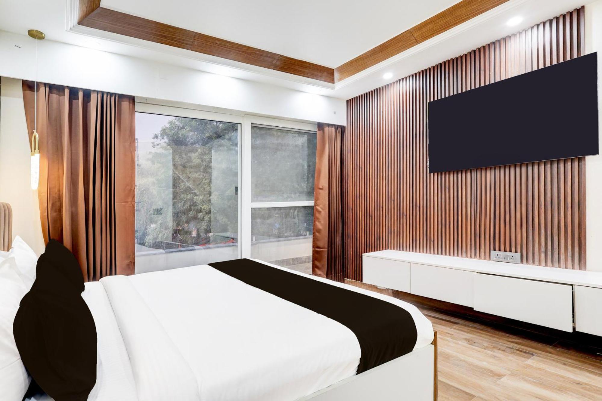 Super Hotel O Sector 43 Гургаон Экстерьер фото